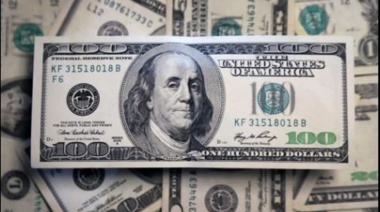 La caída del dólar anticipa una baja de precios, según Milei