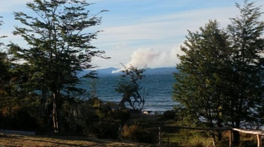 Se combate incendio forestal en la Reserva Provincial "Corazón de la Isla" de Tolhuin