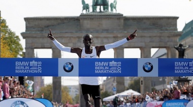 Eliud Kipchoge, batió  récord de maratón en el circuito más rápido del mundo
