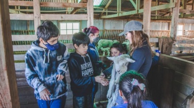 Niños y niñas de Terapia asistida con perros visitaron Estancia Sara