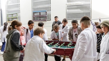 Duermen en la calle y por la mañana van al colegio: Cómo estudian los chicos que viven en extrema vulnerabilidad
