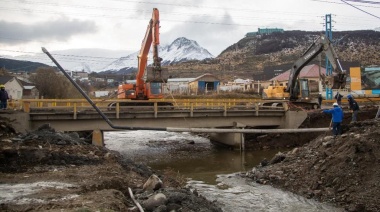 Con la reubicación de infraestructura de gasoducto comenzaron los trabajos previos a la construcción del puente con cuatro manos