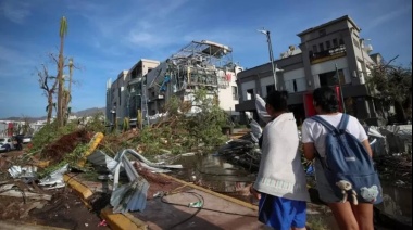 El huracán Otis arrasa Acapulco y deja al menos 27 muertos: la ciudad está inundada, con saqueos y hoteles destruidos