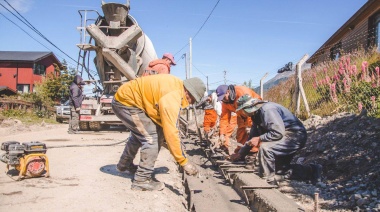Hormigonan los cordones en el Barrio Ecológico