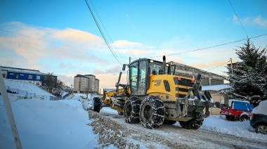 Se continúa con con el despeje de nieve en calles y veredas