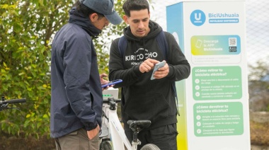 Ya están en funcionamiento las tres primeras estaciones de bicicletas eléctricas