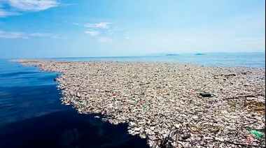 La isla de plástico del Océano Pacífico que ya es considerada un continente por su gran tamaño