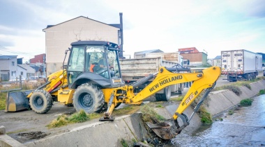 Compromiso ambiental : Exitosa jornada de limpieza en barrios y el Arroyo Buena Esperanza"