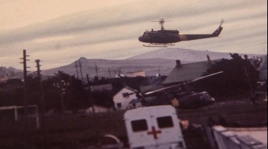 El heroico vuelo de tres argentinos para salvar a un niño kelper en Malvinas y el mail que les llegó 30 años después