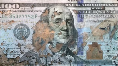 Blanqueo de dólares en efectivo: los bancos aceptarán billetes rotos, manchados y “cara chica”