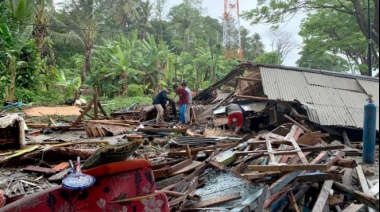 Tsunami en Indonesia: el volcán Krakatoa entra "en una nueva fase mortal"