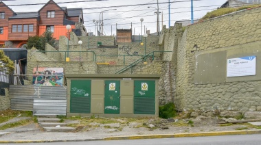 Comenzó la remodelación de la escalera en la calle Rosas
