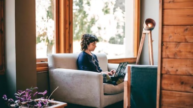 Quiet vacationing: el nuevo fenómeno laboral que deja en evidencia el descontento de los más jóvenes