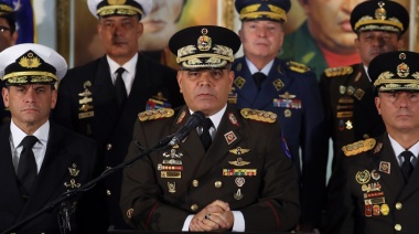 Los militares declaran su lealtad a Nicolás Maduro y denuncian un golpe de Estado