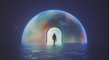 El físico que afirma que el tiempo transcurre en dos direcciones (y cómo esta idea cambia la visión del universo)