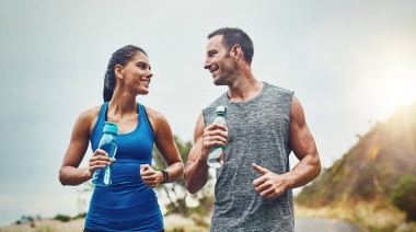 Beber poca agua y otros cinco fallos en la dieta que pueden acabar en lesión si haces deporte