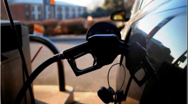 Postergan un mes la suba del impuesto al combustible