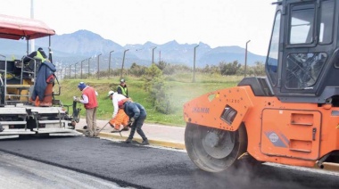 Finalizó la colocación de asfalto de la avenida Hipólito Yrigoyen desde la rotonda del CADIC
