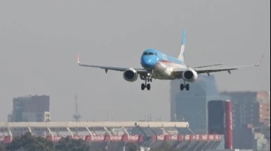 Aerolíneas Argentinas advirtió que por la ola de contagios puede haber suspensiones y cancelaciones de vuelos