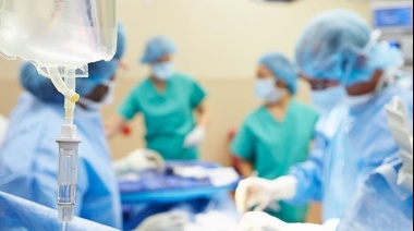 Inédita cirugía en Argentina para removerle un tumor cerebral a un paciente despierto