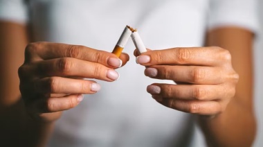 El Reino Unido avanza con una estricta ley antitabaco que excluirá del cigarrillo a una generación entera: ¿Podría la Argentina imitarlo?