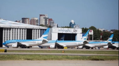 Trabajadores aeronáuticos continúan con las asambleas: Aerolíneas Argentinas reprograma vuelos