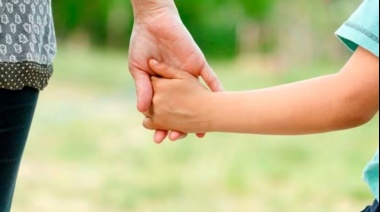 Hay una convocatoria para familias que quieran adoptar un niño de 7 años amante del deporte