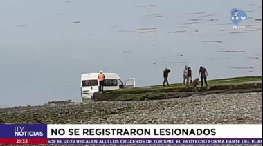Una combi con 15 turistas extranjeros cayó en aguas del estrecho de Magallanes