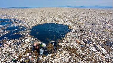 Advierten que los océanos sufren una "marejada" de más de 170 billones de fragmentos plásticos