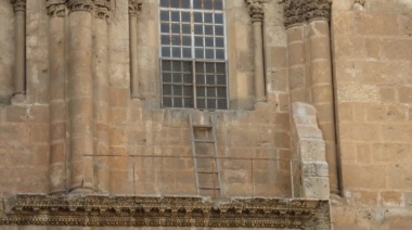 La escalera del Santo Sepulcro que nadie puede mover desde hace 300 años