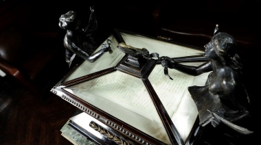 El Himno sobre un cañón y una caja de misterios en el Archivo General de la Nación