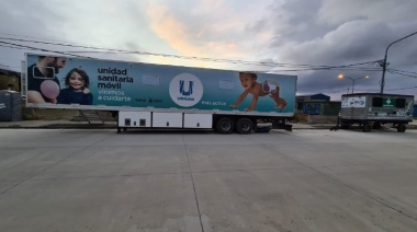 El móvil sanitario municipal entrega vitamina D en el barrio Río Pipo