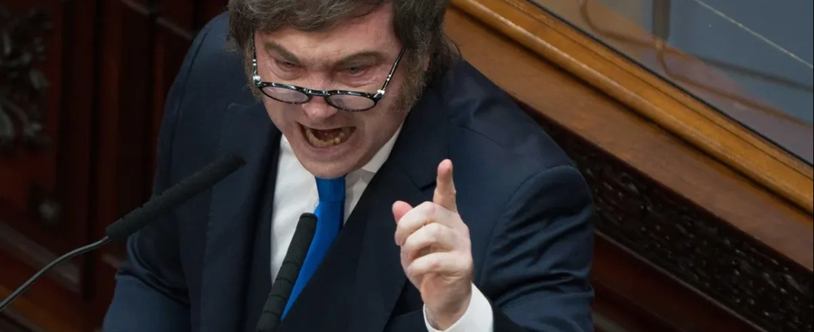 El análisis del discurso. Gritos, insultos y un anuncio sugestivo que desnuda la ambición de Milei