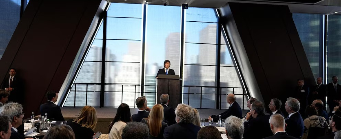 Milei aseguró que los empresarios que defienden la industria nacional son "unos chorros"