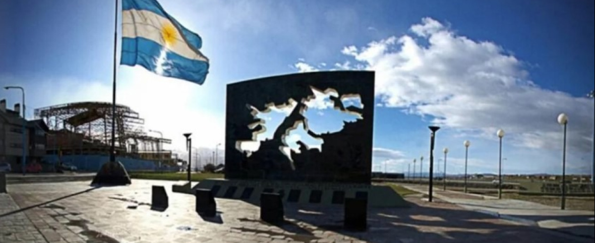 Denuncian que el Reino Unido roba en Malvinas más de 260.000 toneladas de recursos pesqueros argentinos por año
