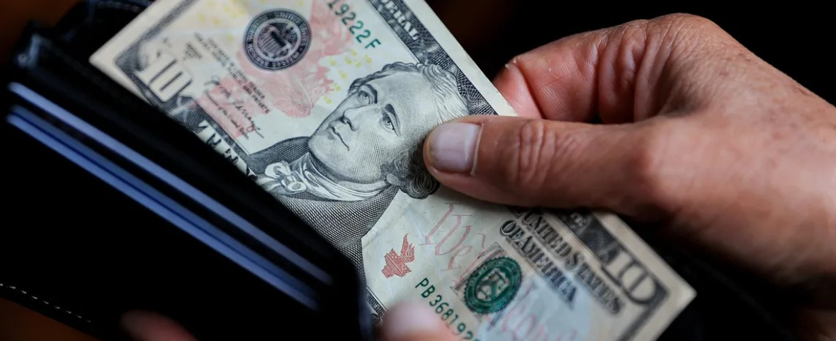 Banco Central: las empresas podrán pagar salarios en dólares
