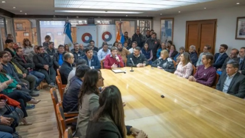 El intendente Walter Vuoto acompañó la firma del amparo colectivo presentado por el Gobernador Gustavo Melella