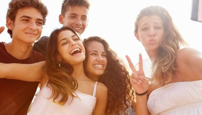 Jóvenes sin sexo: la nueva generación que elige otros placeres