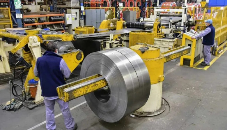 Informe de la UIA: El 40% de las empresas redujo la producción y aumentan los despidos