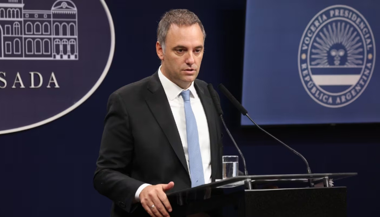 El Gobierno restringe la entrada al país de funcionarios y personal de las fuerzas armadas venezolanas