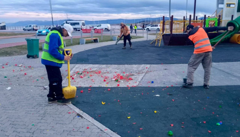 Después del espectacular festejo del Carnaval, realizaron la limpieza de las calles intervenidas