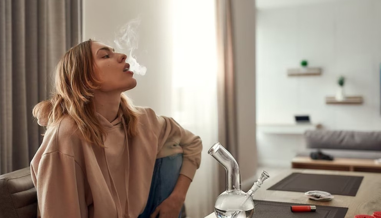 Los adolescentes que consumen marihuana tienen más riesgo de sufrir psicosis y trastorno bipolar