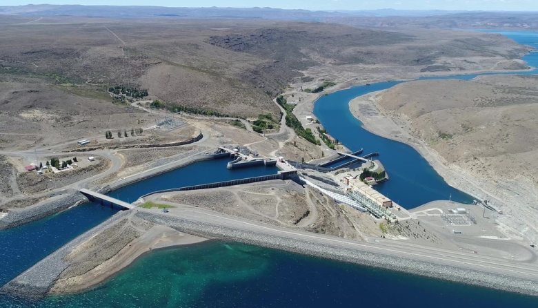 Los Neuss y los dueños de Havanna y Newsan se quedan con la privatización de otra hidroeléctrica y Caputo usa sus dólares para pagar la deuda