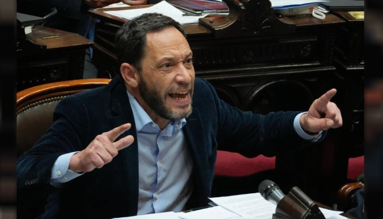 Acusan al Gobierno de pagar "sobresueldos" y los vincula a transferencias en criptomonedas