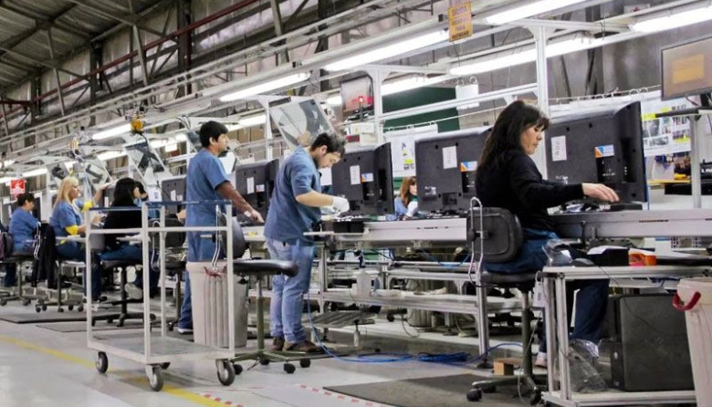 La industria pierde nueve empleos por hora