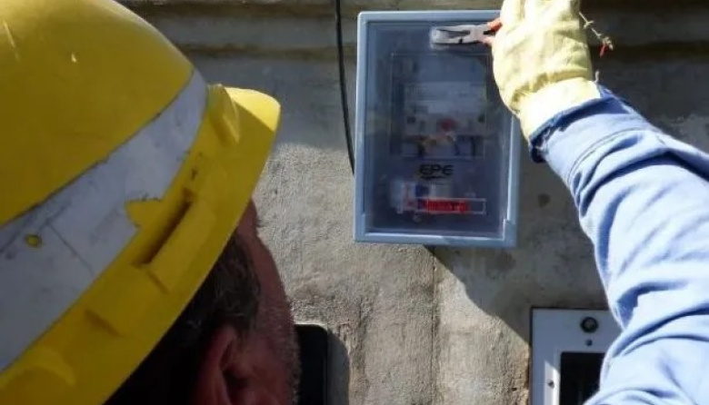 El Gobierno vetó la ley que prohibía cortes de luz, agua y gas durante el invierno