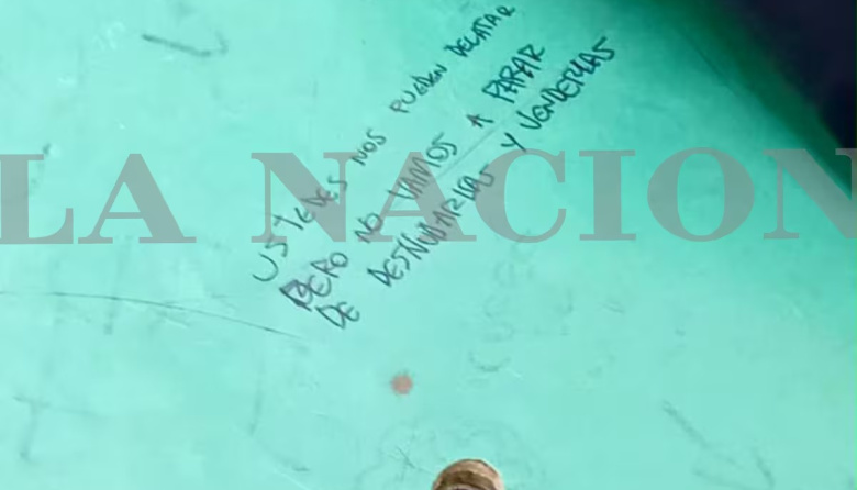 “No vamos a parar de desnudarlas y venderlas”: el mensaje en un banco tras el escándalo por las fotos de alumnas