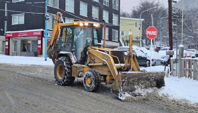 Intensifican el operativo invierno con limpieza de calles y veredas