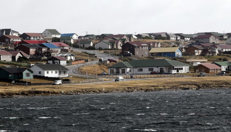 Polémica en Malvinas por un megaproyecto para instalar una salmonera