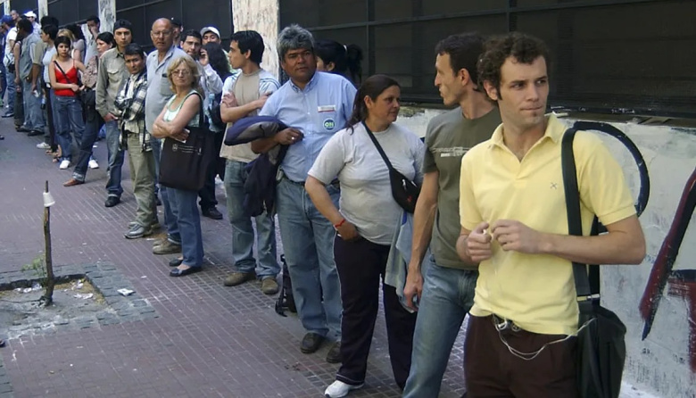 Se perdieron 241 mil empleos formales privados y hubo un fuerte deterioro del salario mínimo